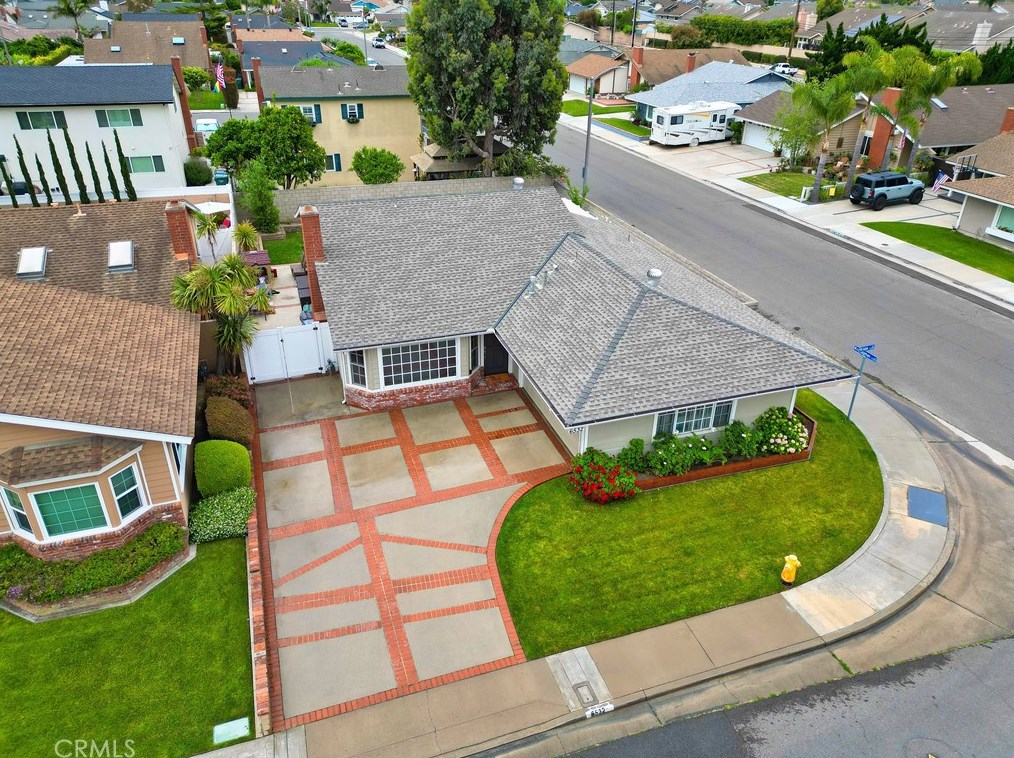 6532 Kilda Cir, Huntington Beach CA  92647-5625 exterior