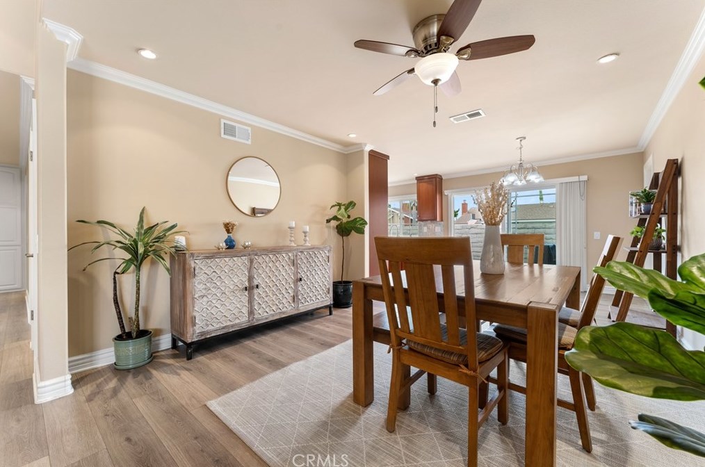 6532 Kilda Cir, Huntington Beach CA  92647-5625 exterior