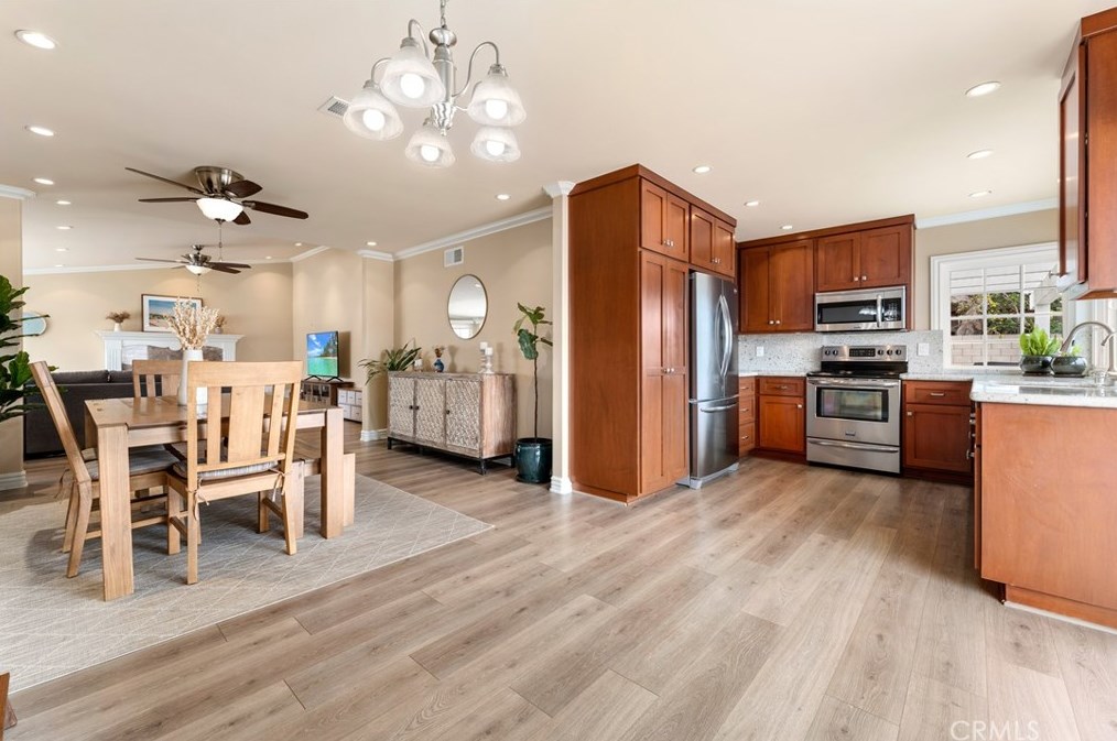 6532 Kilda Cir, Huntington Beach CA  92647-5625 exterior