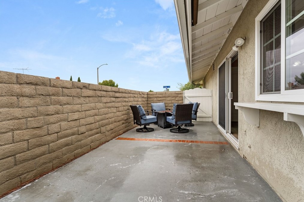 6532 Kilda Cir, Huntington Beach CA  92647-5625 exterior