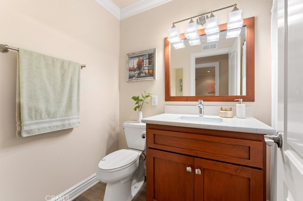 6532 Kilda Cir, Huntington Beach CA  92647-5625 exterior
