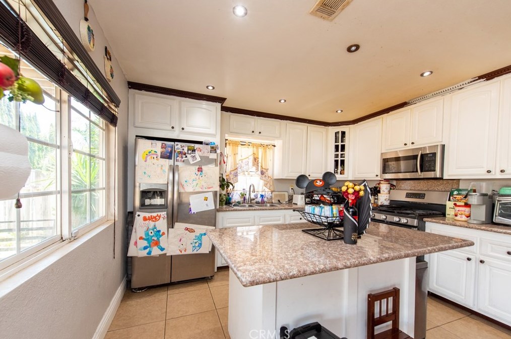 17730 Mesa Rd, Fontana CA  92336-2353 exterior