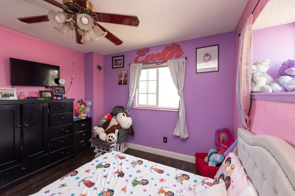 17730 Mesa Rd, Fontana CA  92336-2353 exterior