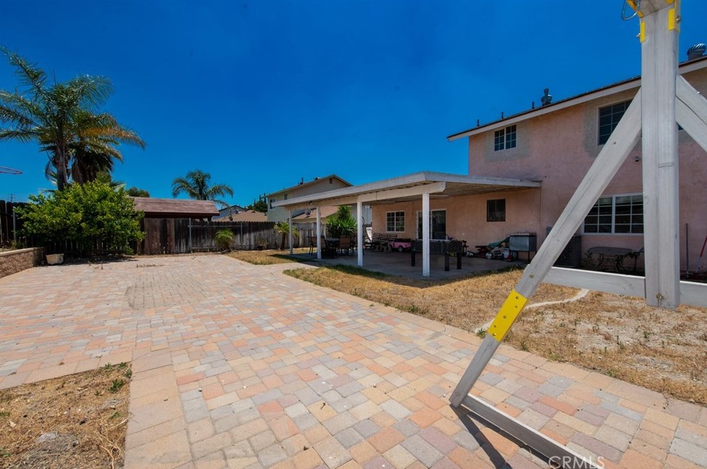 17730 Mesa Rd, Fontana CA  92336-2353 exterior