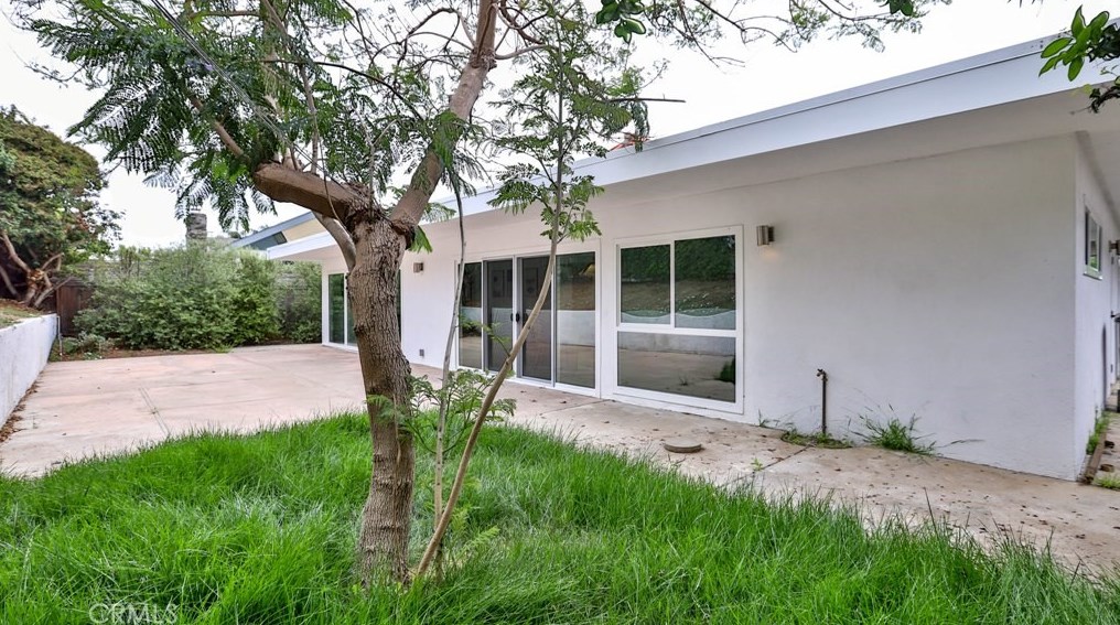 17052 Edgewater Ln, Huntington Beach CA  92649-4208 exterior
