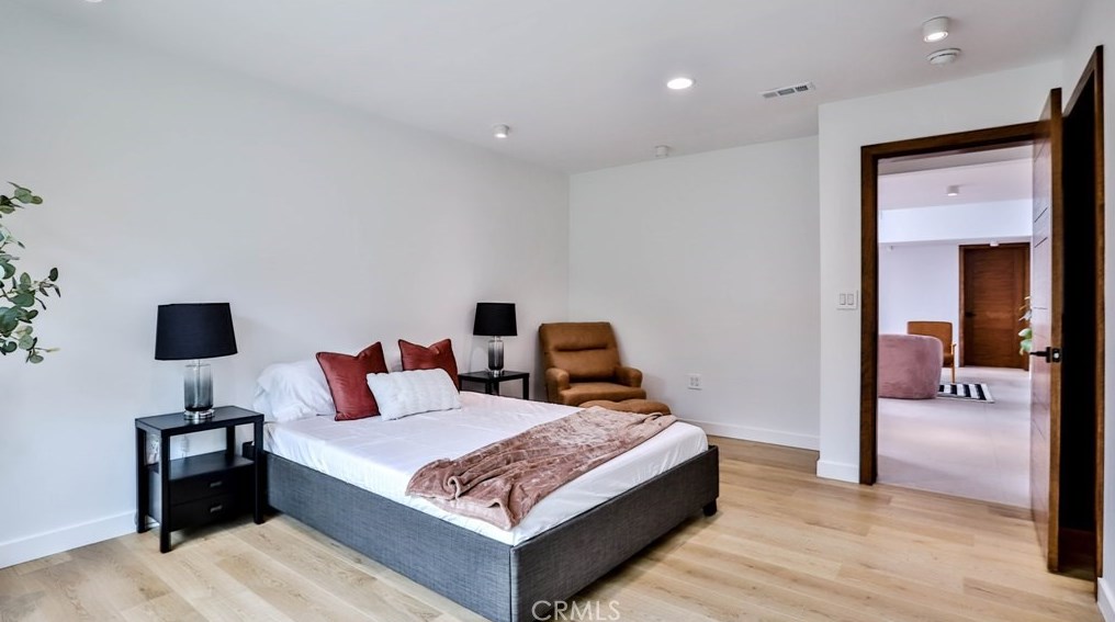 17052 Edgewater Ln, Huntington Beach CA  92649-4208 exterior