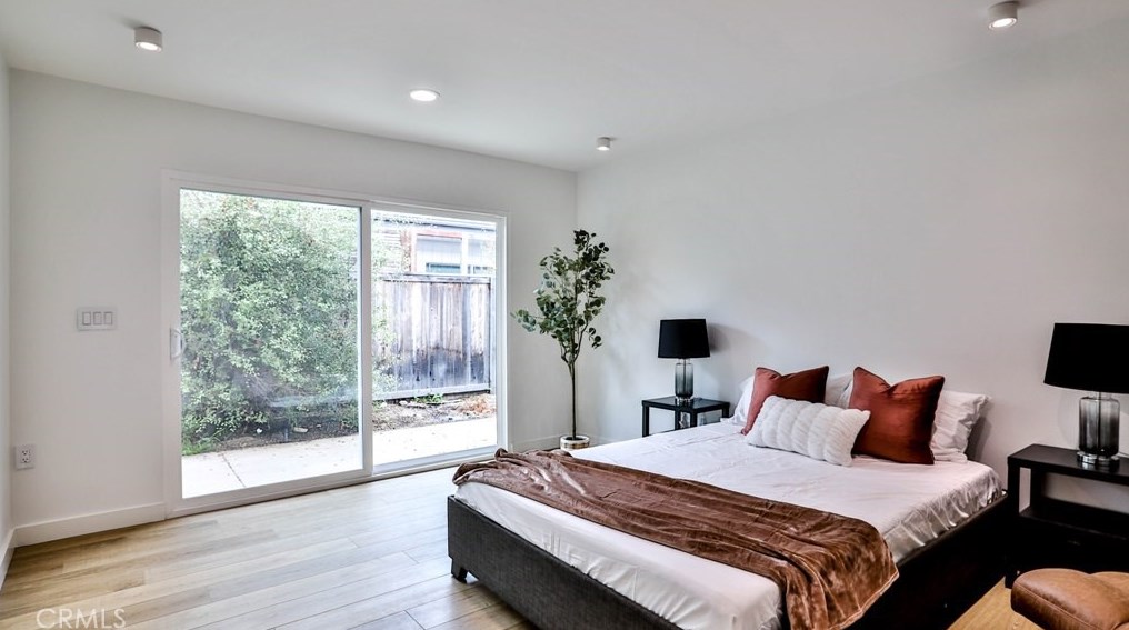 17052 Edgewater Ln, Huntington Beach CA  92649-4208 exterior