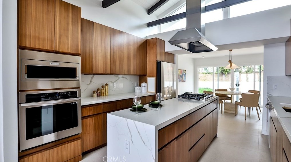 17052 Edgewater Ln, Huntington Beach CA  92649-4208 exterior