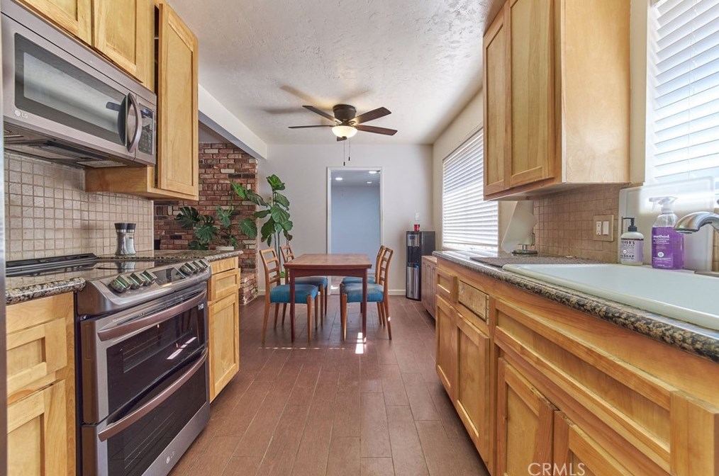 7870 Palm Ave, Yucca Valley CA 92284-4046 exterior