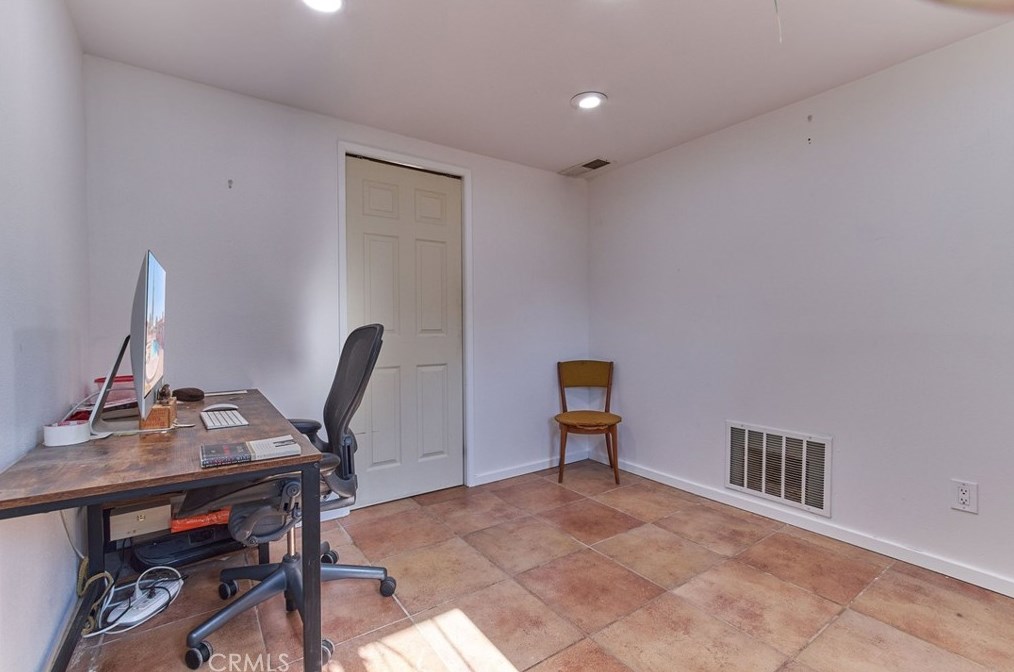 7870 Palm Ave, Yucca Valley CA 92284-4046 exterior