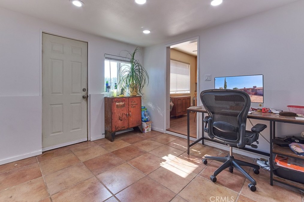 7870 Palm Ave, Yucca Valley CA 92284-4046 exterior