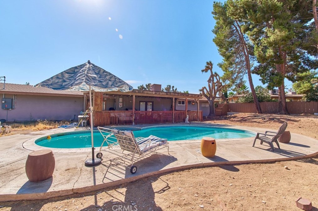 7870 Palm Ave, Yucca Valley CA 92284-4046 exterior