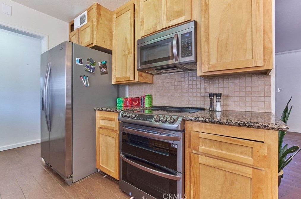 7870 Palm Ave, Yucca Valley CA 92284-4046 exterior