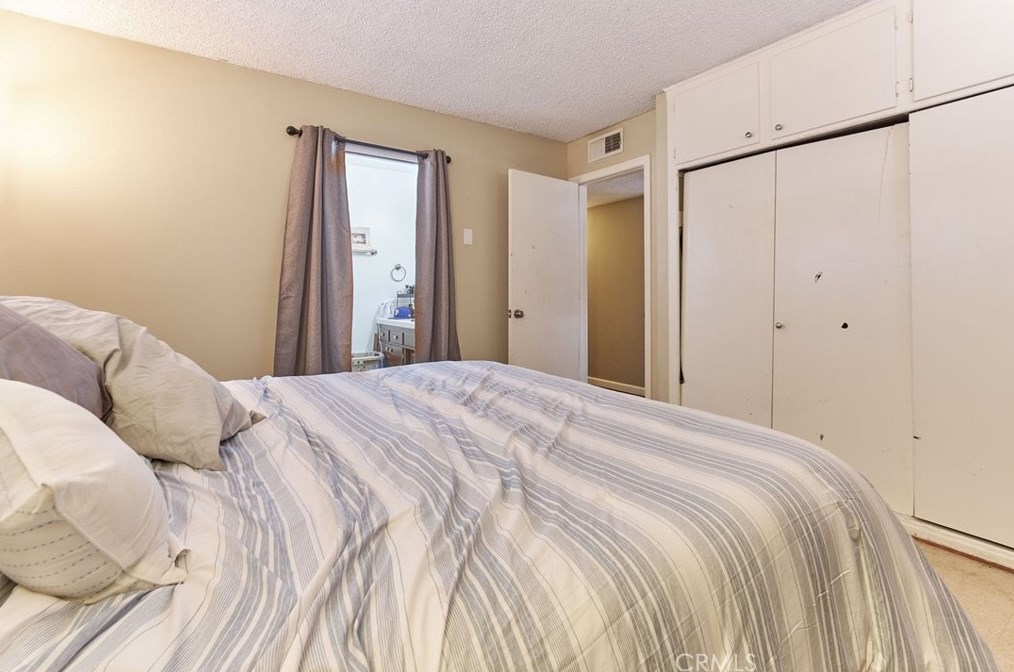 7870 Palm Ave, Yucca Valley CA 92284-4046 exterior