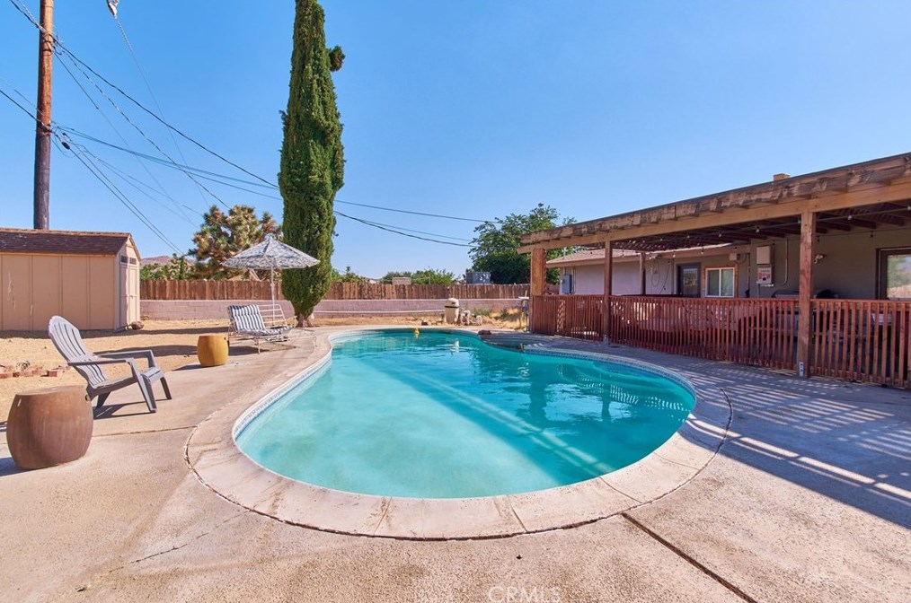 7870 Palm Ave, Yucca Valley CA 92284-4046 exterior