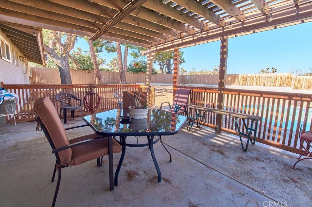 7870 Palm Ave, Yucca Valley CA 92284-4046 exterior