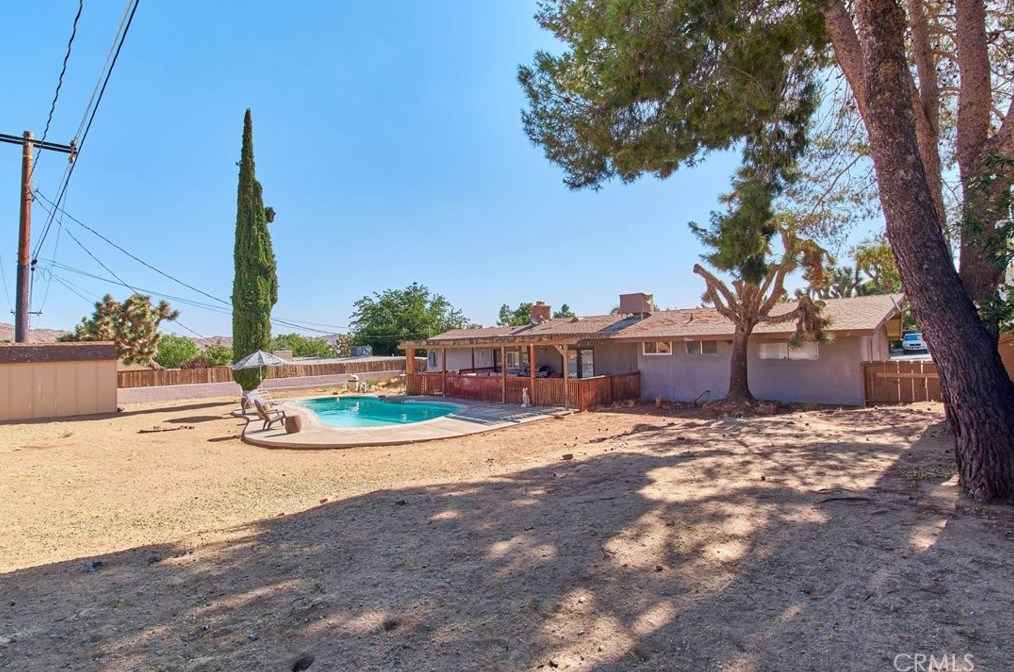 7870 Palm Ave, Yucca Valley CA 92284-4046 exterior