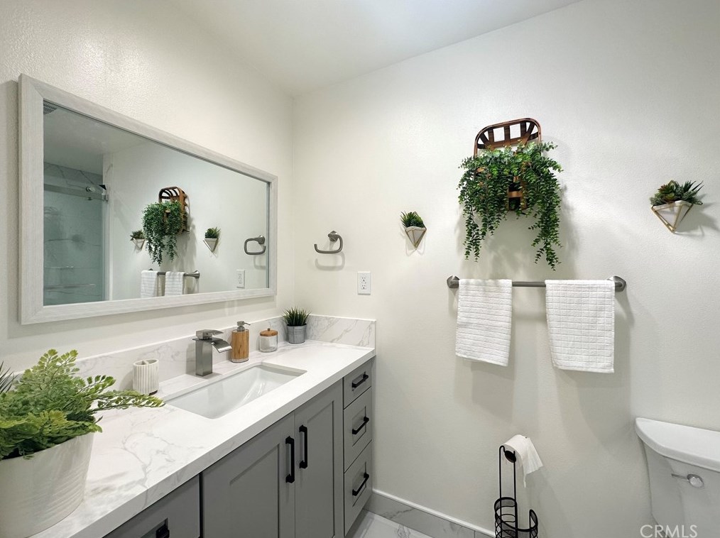 18441 Goodwin Ln, Huntington Beach CA  92646-1652 exterior
