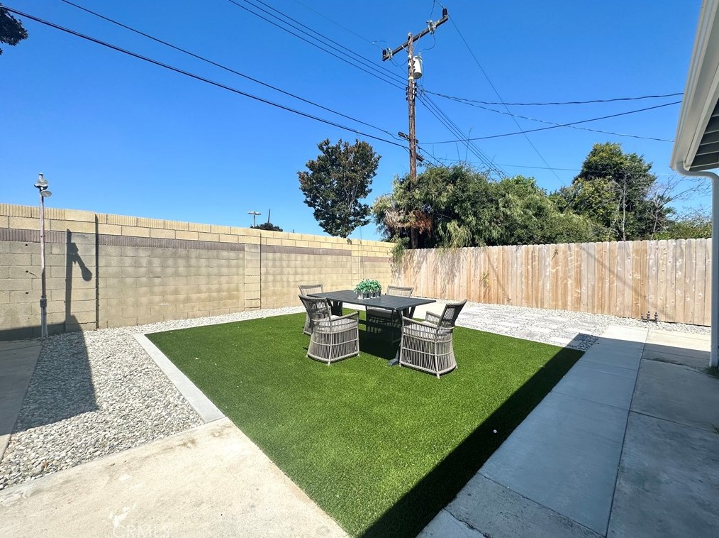 18441 Goodwin Ln, Huntington Beach CA  92646-1652 exterior