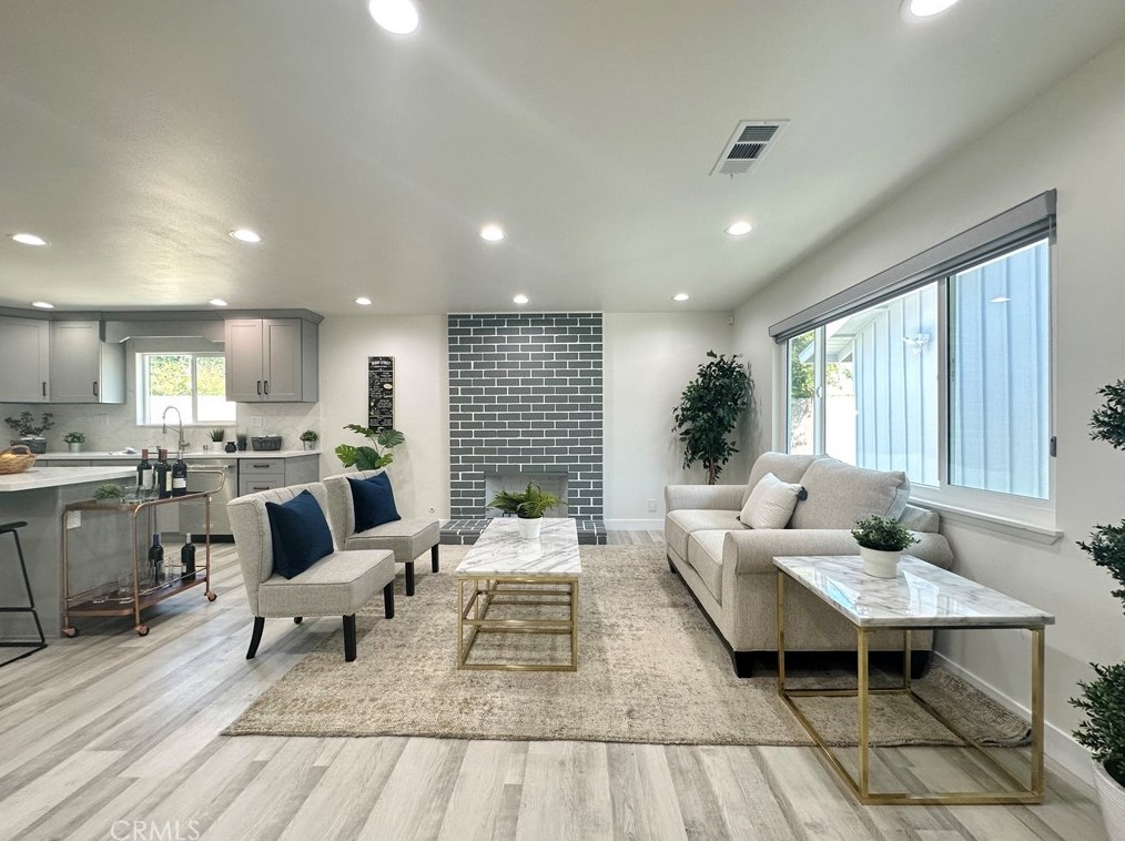 18441 Goodwin Ln, Huntington Beach CA  92646-1652 exterior