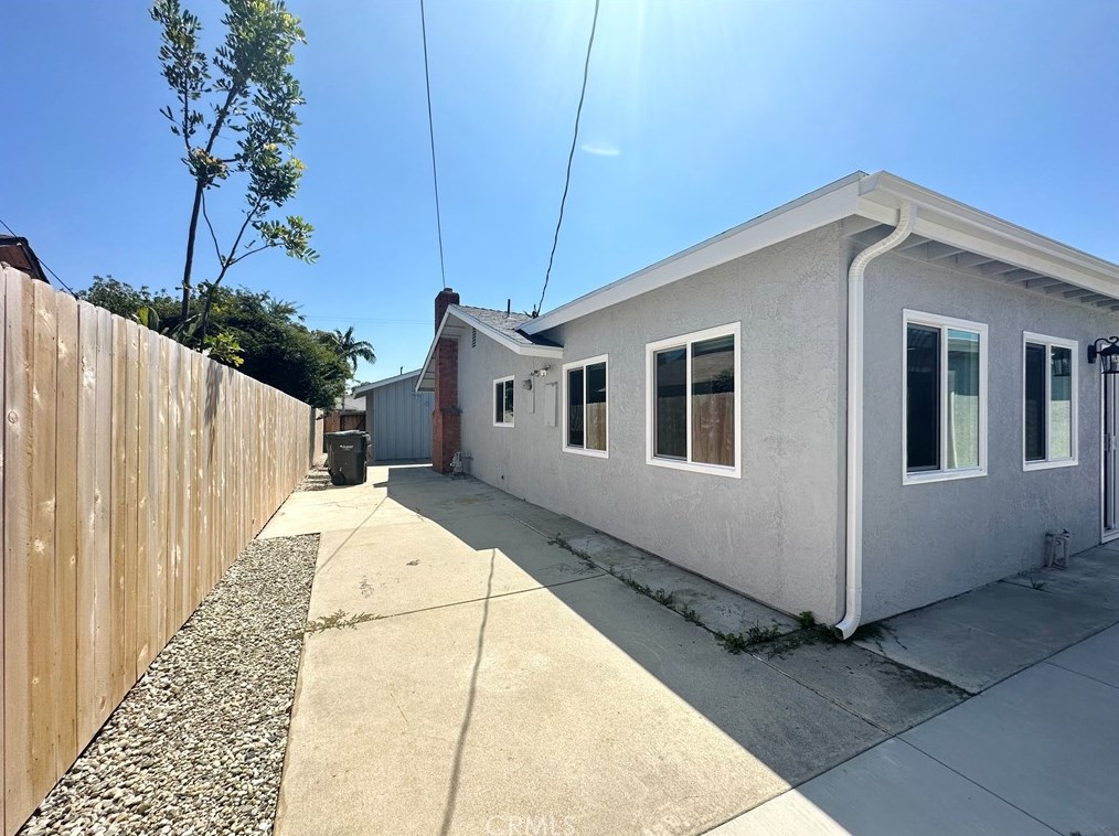18441 Goodwin Ln, Huntington Beach CA  92646-1652 exterior