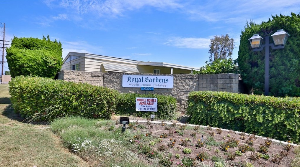 10200 Bolsa Ave, Westminster CA  92683-6732 exterior