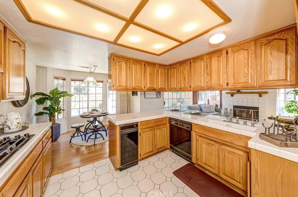 12155 Napoli Dr, Artesia CA  90703-2772 exterior