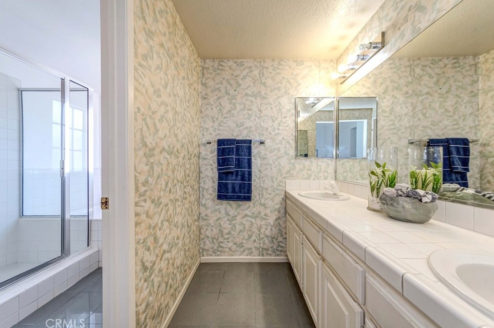 12155 Napoli Dr, Artesia CA  90703-2772 exterior