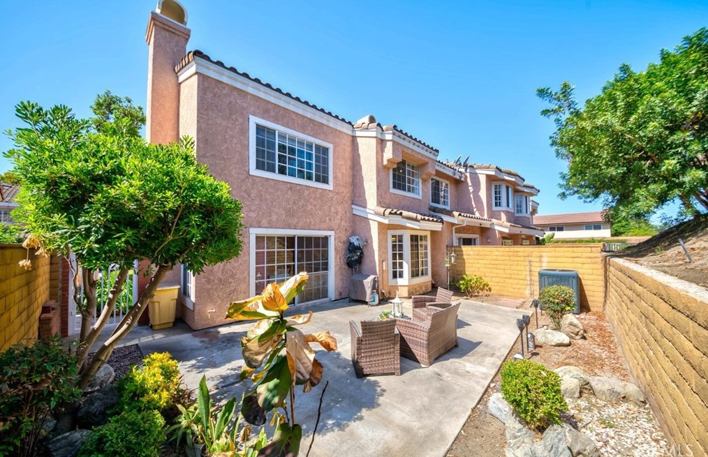 12155 Napoli Dr, Artesia CA  90703-2772 exterior