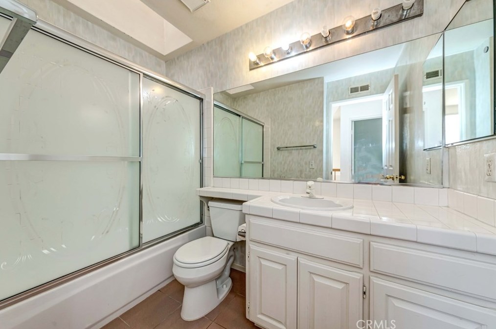 12155 Napoli Dr, Artesia CA  90703-2772 exterior