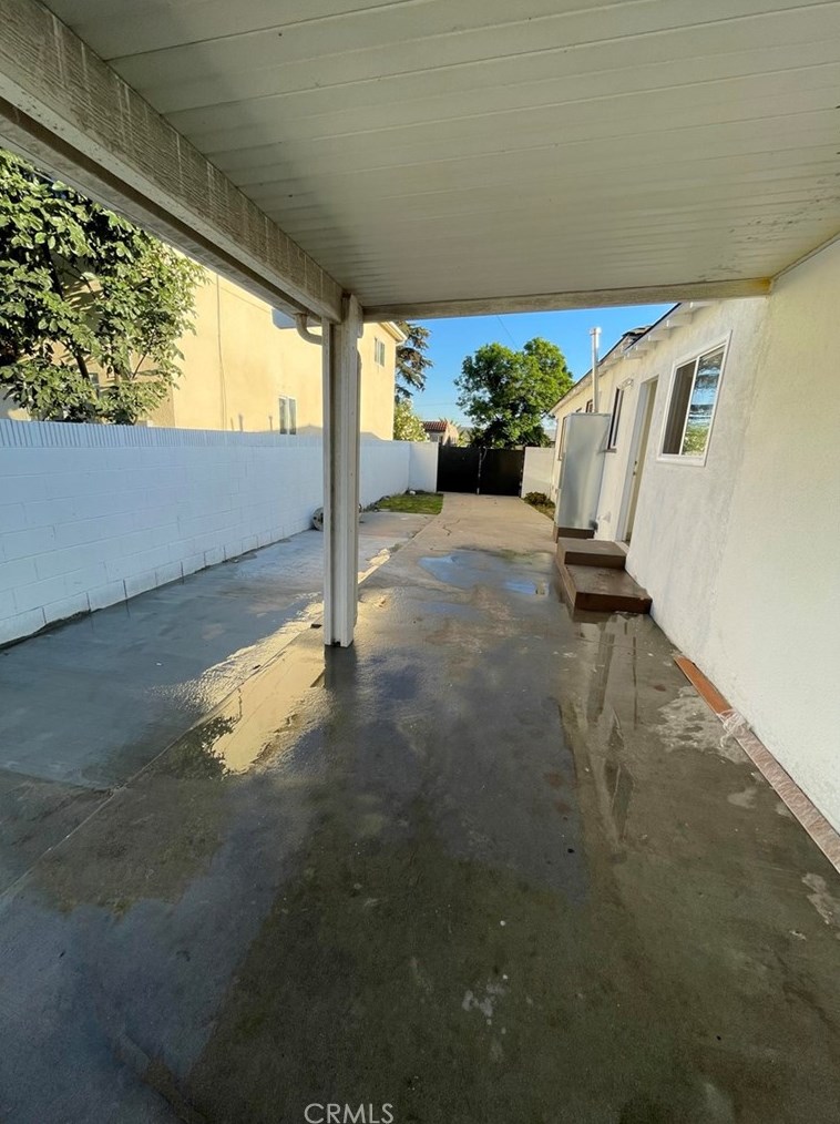851 105th St, Los Angeles CA  90044-4429 exterior