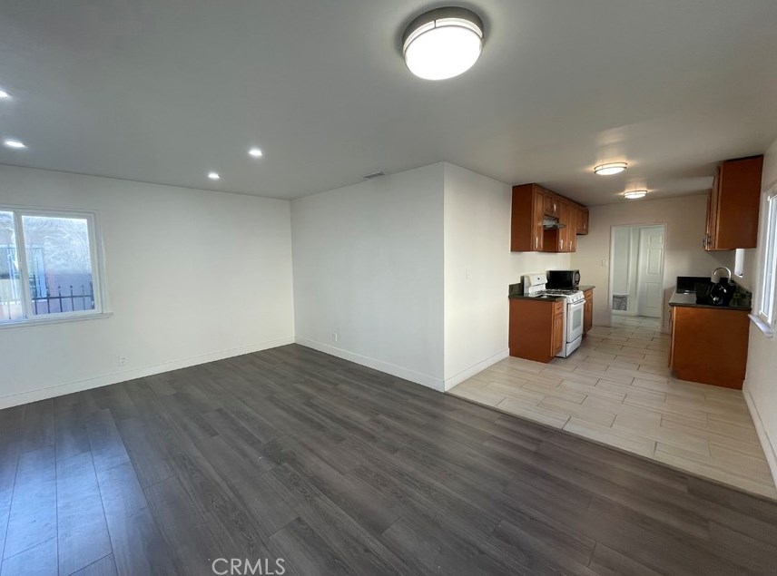 851 105th St, Los Angeles CA  90044-4429 exterior