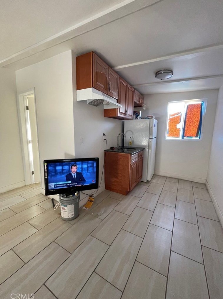 851 105th St, Los Angeles CA  90044-4429 exterior