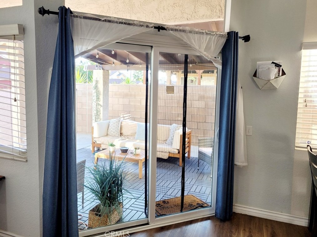 11374 Dogwood Ct, Fontana CA  92337-2738 exterior