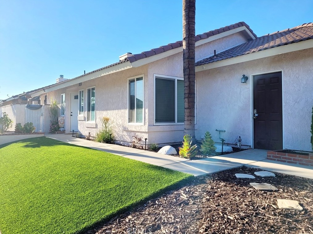 11374 Dogwood Ct, Fontana CA  92337-2738 exterior