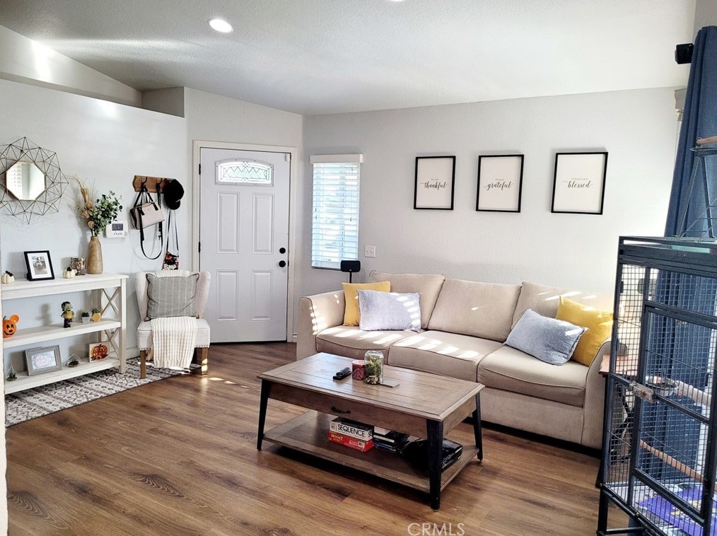 11374 Dogwood Ct, Fontana CA  92337-2738 exterior