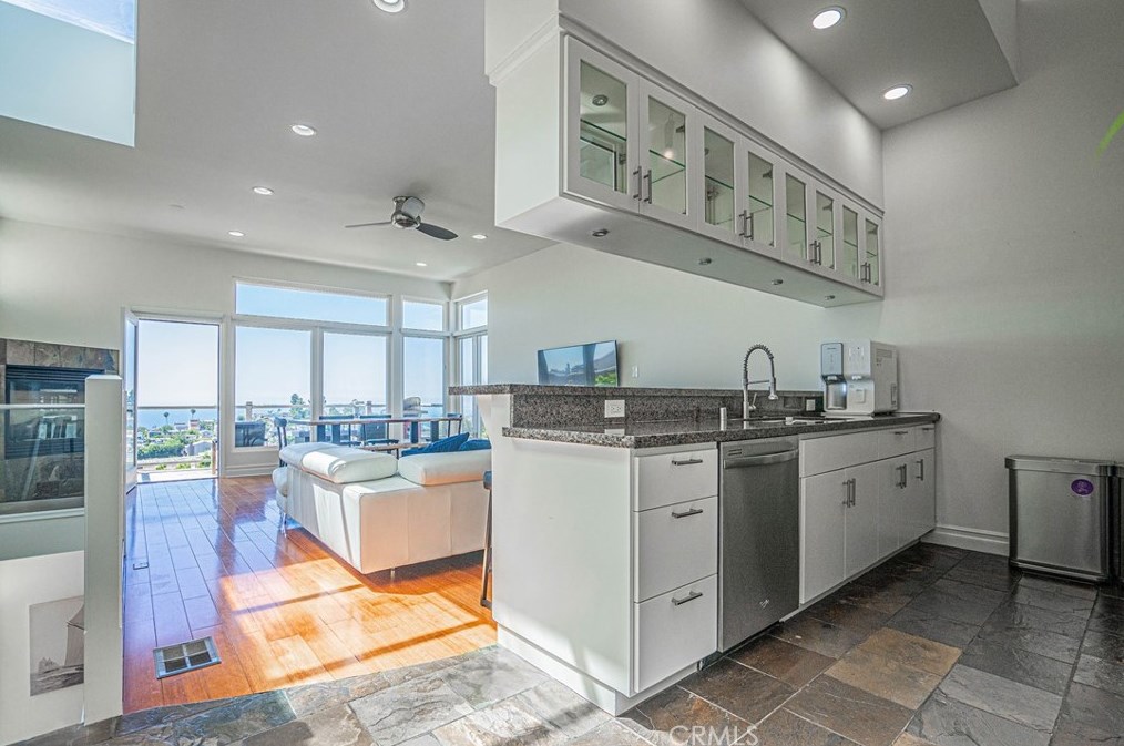 1065 Tia Juana St, Laguna Beach CA  92651-3833 exterior