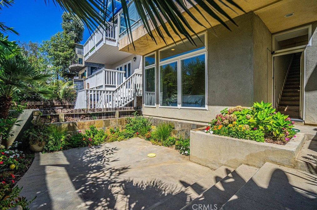1065 Tia Juana St, Laguna Beach CA  92651-3833 exterior
