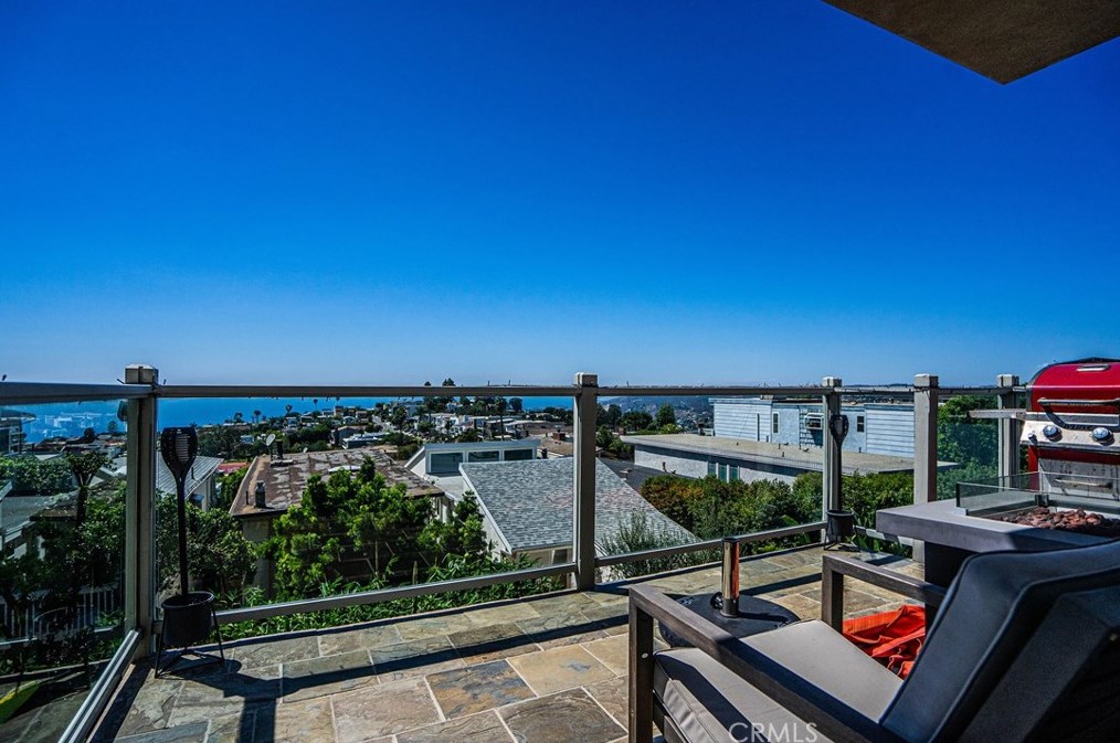 1065 Tia Juana St, Laguna Beach CA  92651-3833 exterior