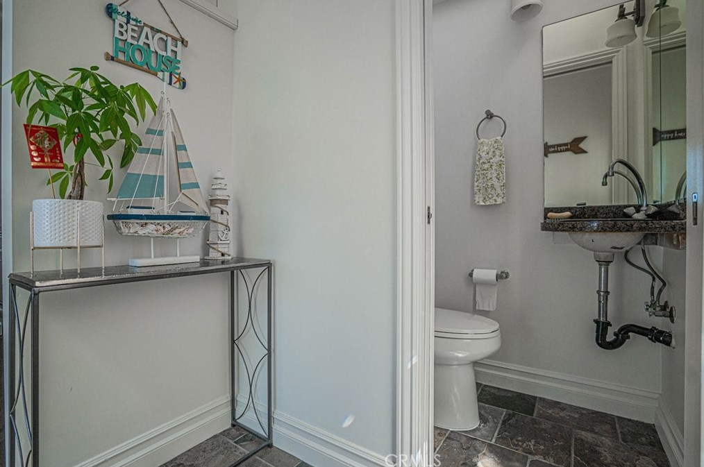 1065 Tia Juana St, Laguna Beach CA  92651-3833 exterior
