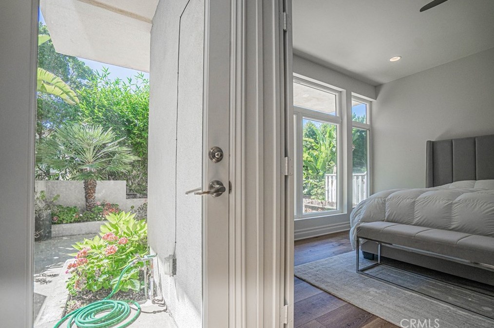 1065 Tia Juana St, Laguna Beach CA  92651-3833 exterior