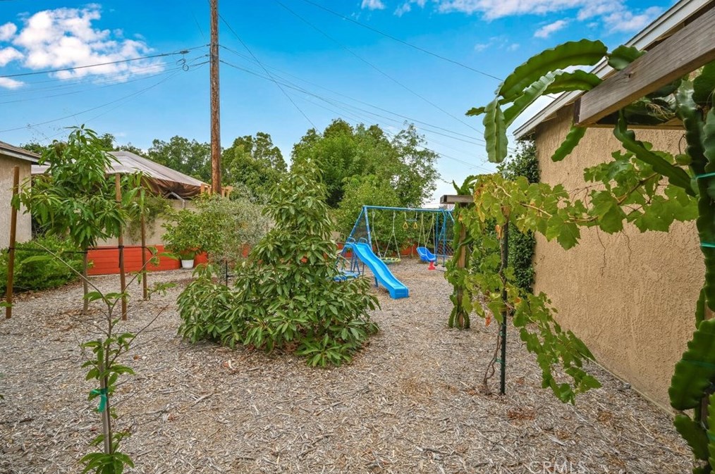 6654 Turnergrove Dr, Lakewood CA  90713-2752 exterior