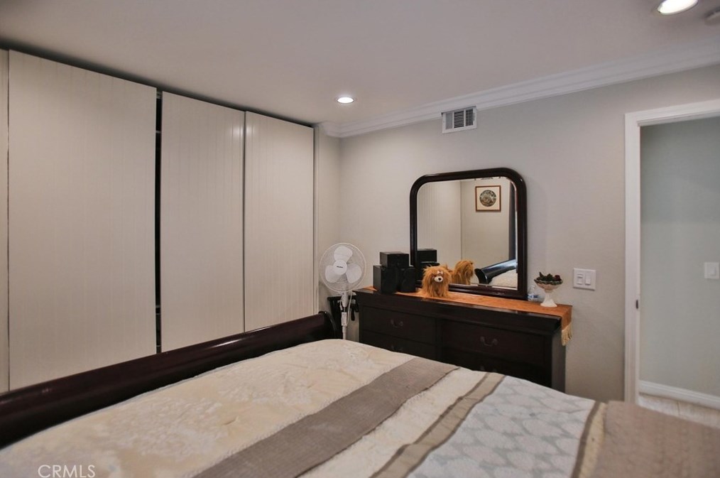 980 Azalea Dr, Costa Mesa CA  92626-1795 exterior