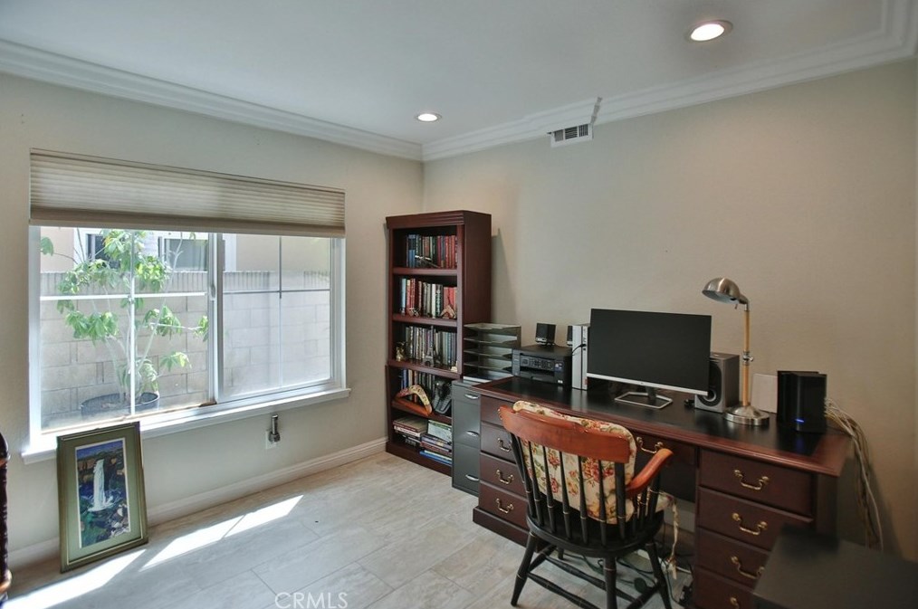 980 Azalea Dr, Costa Mesa CA  92626-1795 exterior