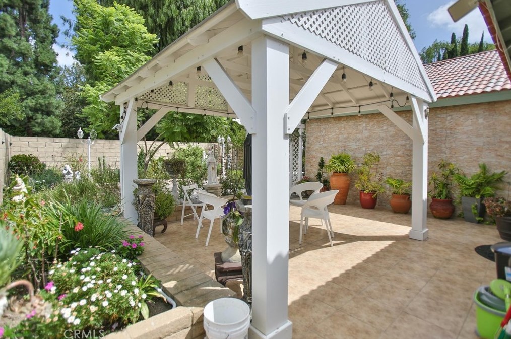 980 Azalea Dr, Costa Mesa CA  92626-1795 exterior