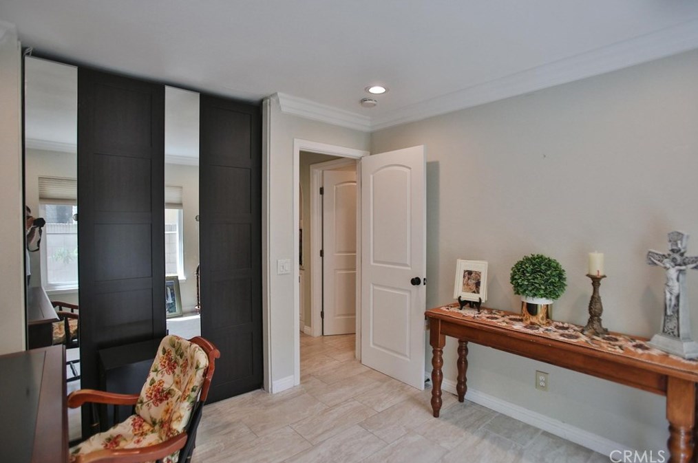 980 Azalea Dr, Costa Mesa CA  92626-1795 exterior