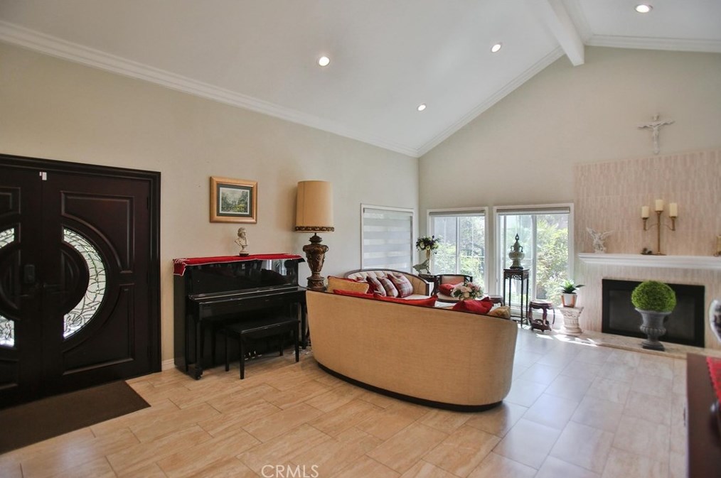 980 Azalea Dr, Costa Mesa CA  92626-1795 exterior