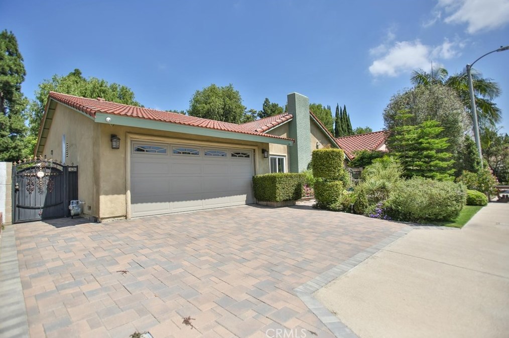 980 Azalea Dr, Costa Mesa CA  92626-1795 exterior