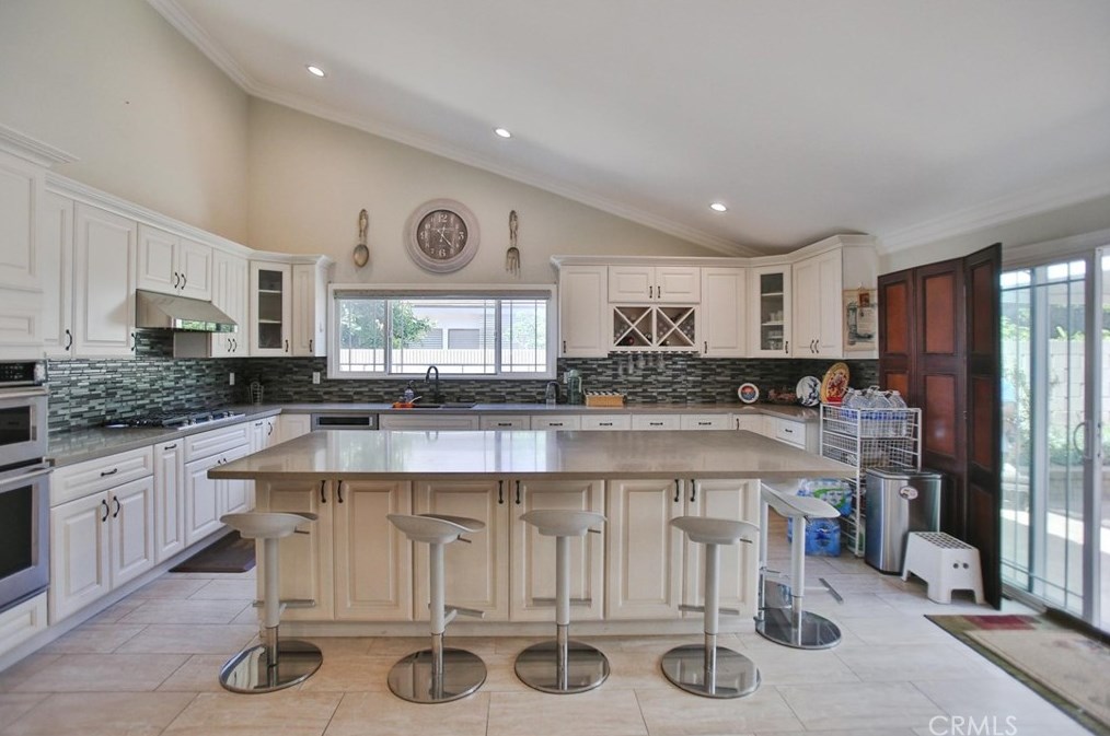 980 Azalea Dr, Costa Mesa CA  92626-1795 exterior