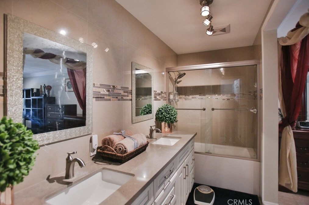 980 Azalea Dr, Costa Mesa CA  92626-1795 exterior